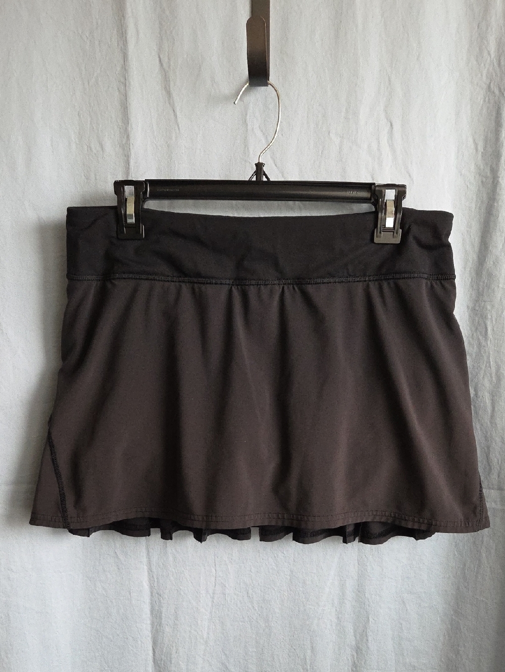 G458. Lululemon Run: Pace Setter Skirt in Black - Size 8 - Picture 4 of 11